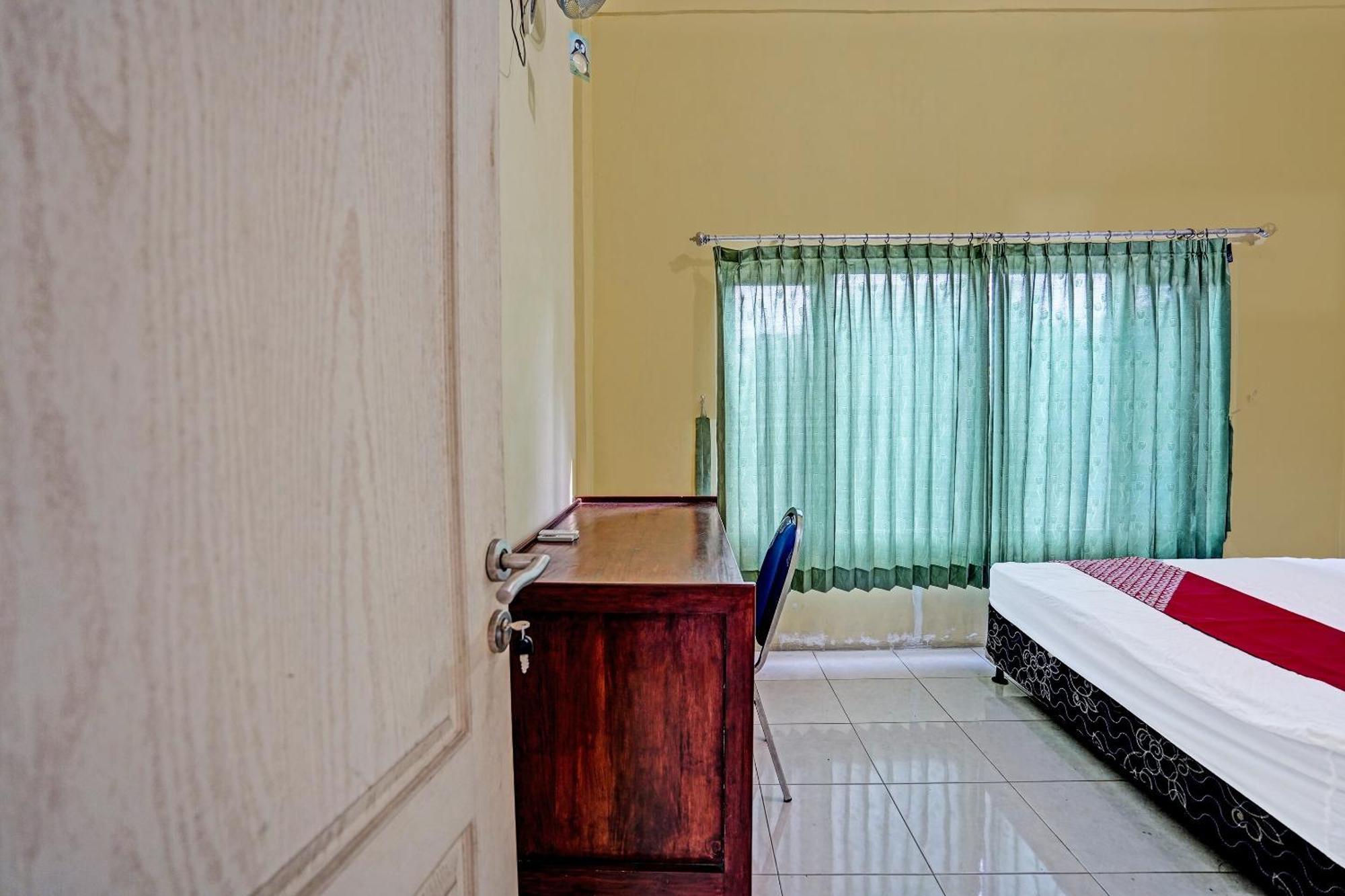 Hotel Oyo 91572 Kost Esklusif Barokah Pasuruan Esterno foto