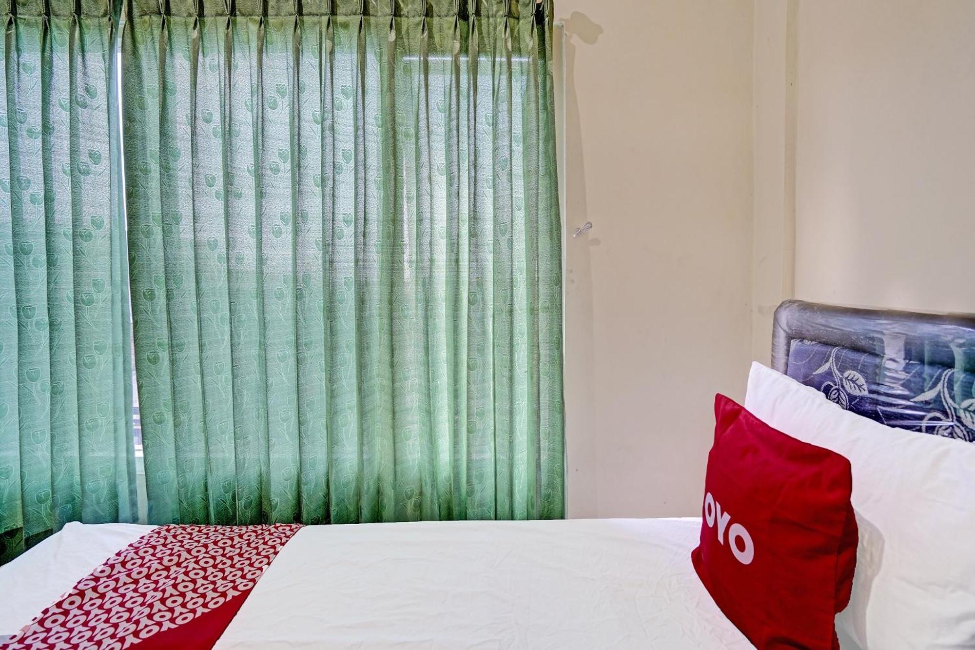 Hotel Oyo 91572 Kost Esklusif Barokah Pasuruan Esterno foto