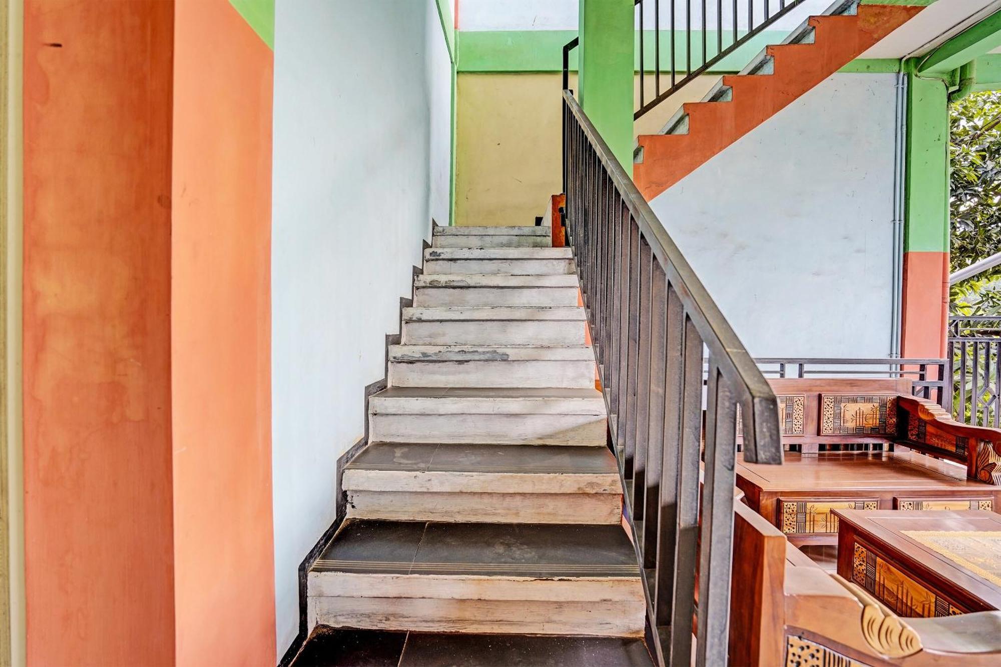 Hotel Oyo 91572 Kost Esklusif Barokah Pasuruan Esterno foto