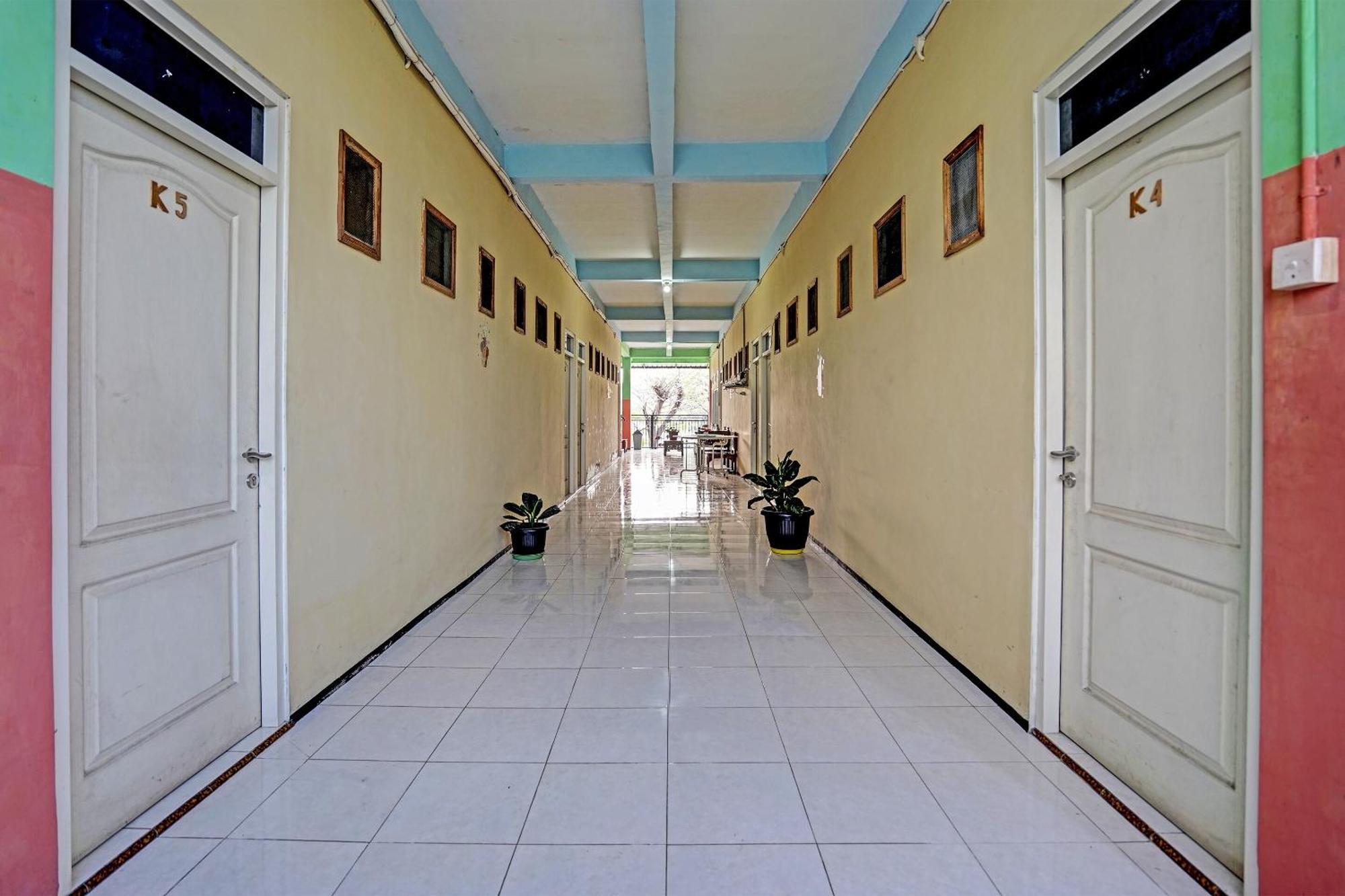 Hotel Oyo 91572 Kost Esklusif Barokah Pasuruan Esterno foto