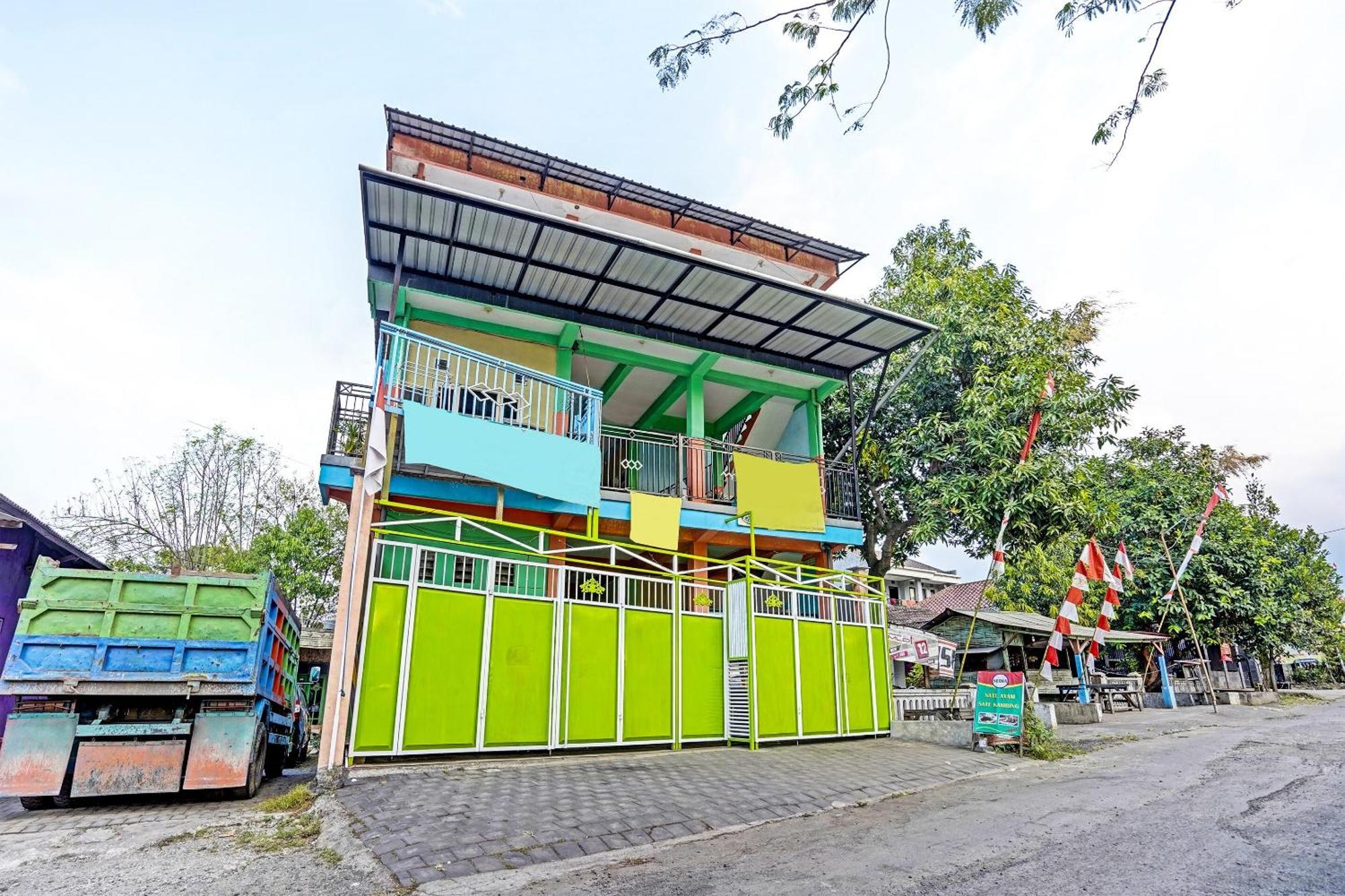 Hotel Oyo 91572 Kost Esklusif Barokah Pasuruan Esterno foto
